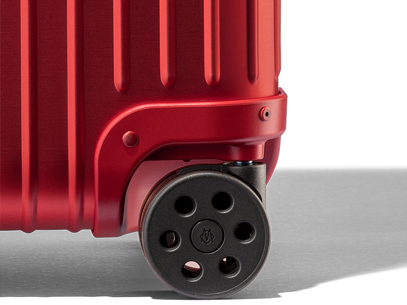 علامة "ريموا" تضفي لونَين مميّزين على مجموعة حقائب  "أوريجينال" المصنوعة من الألمنيوم